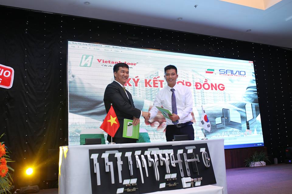 SAVIO kết hợp VIETANHDOOR ra mắt hệ cửa nhôm mới